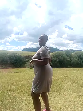 GiantClitHopex's Live XXX Chat