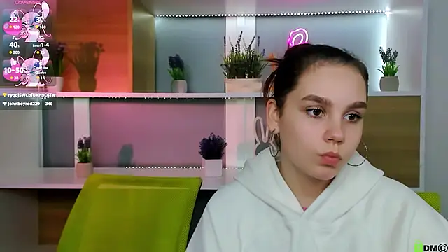 mila_glow1's Live XXX Chat