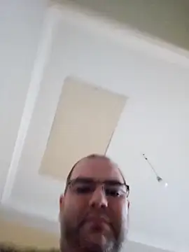 Andrew1900529 Live XXX-Chat