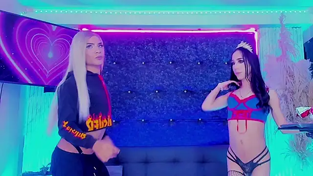 Queens_Wonders_Blonders' Live XXX Chat