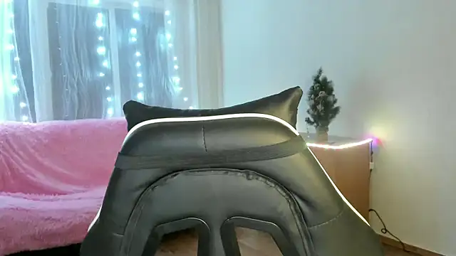 Chatroom XXX en direct de KisaModel