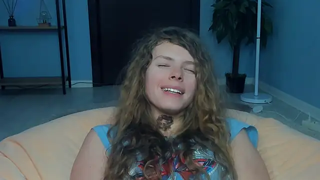 Онлайн чат XXX RayaNenlia