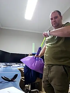 Andrew1900529 Live XXX Chat