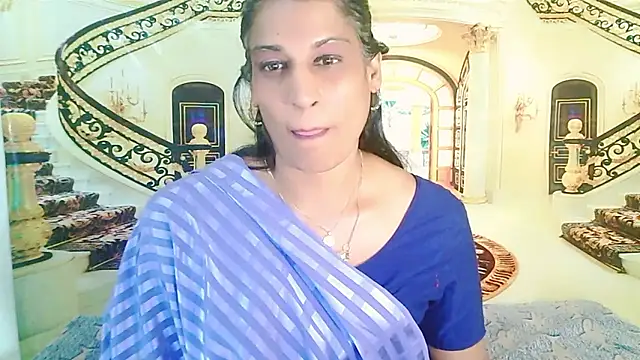 IndianSexcSmyle's Live XXX Chat