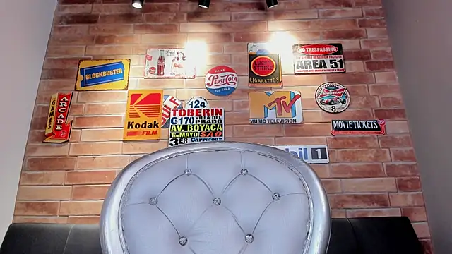 Chatroom XXX en direct de foxy_samy