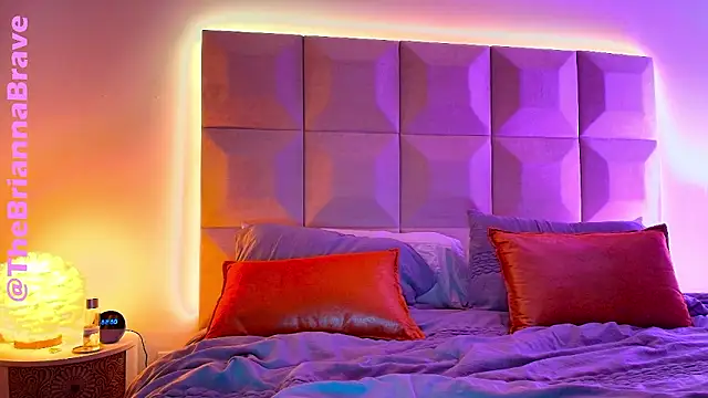 BriannaBrave's Live XXX Chat