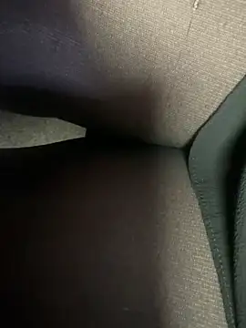 HiddenHoneyLDN's Live XXX Chat