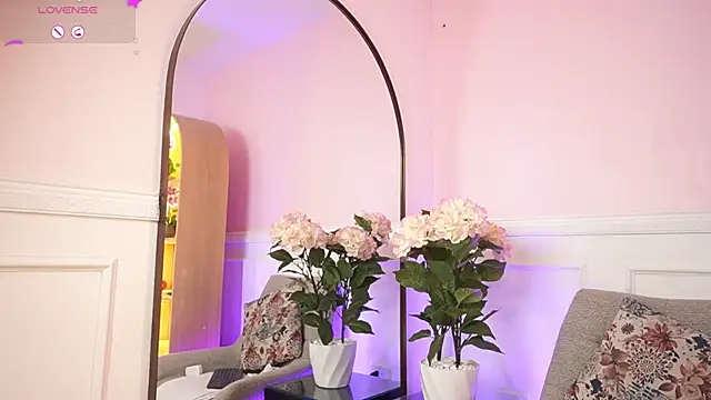 MilaCrave's Live XXX Chat