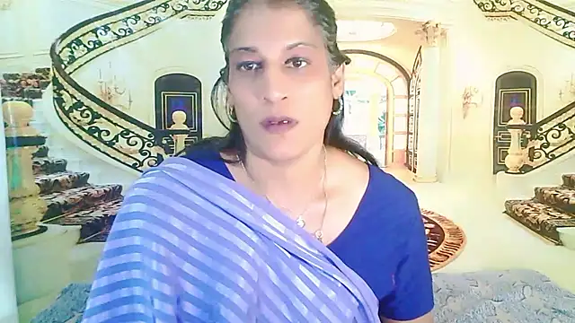 IndianSexcSmyle's Live XXX Chat