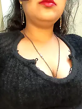 Deshi_bhabhi143 élő XXX-chatje