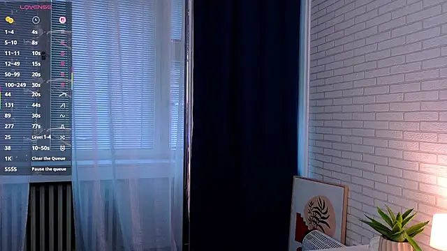 ElaraRossy élő XXX-chatje