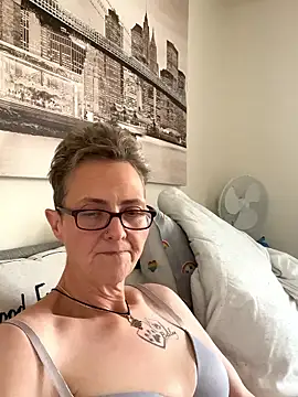 Curvy-Jinx Webcamshow