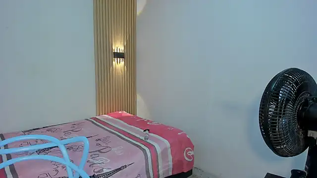 LaylaEmber Chat XXX live