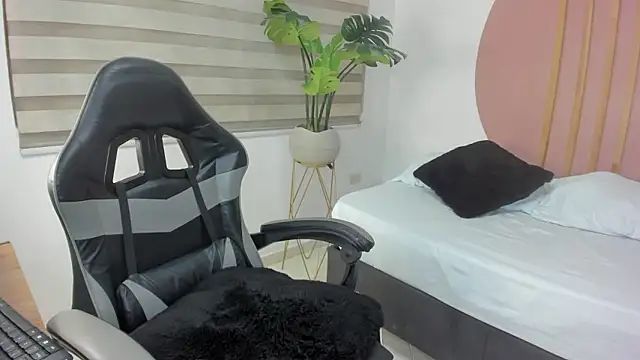 laia_hatman's Live XXX Chat