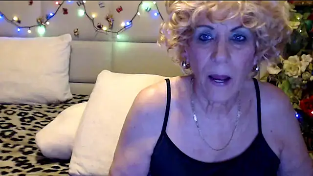 HappyWomanOn's Live XXX Chat