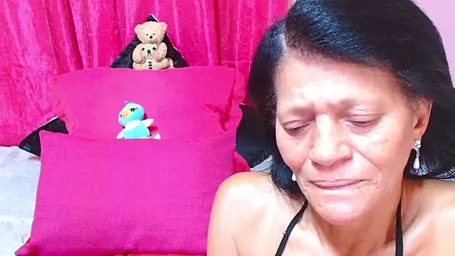 SLUTTYROXY's Live XXX Chat