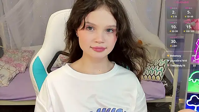 EmilyChaves élő XXX-chatje