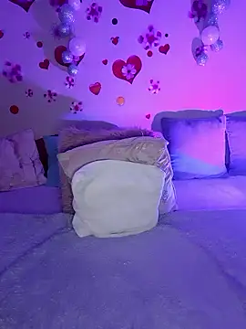 Chatroom XXX en direct de BellaBellaHot