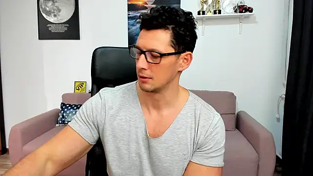 دردشة BrutusK08 الجنسية المباشرة