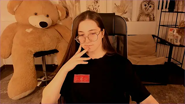 VirtuallVoyant élő XXX-chatje