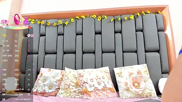 NayeCloud's Live XXX Chat