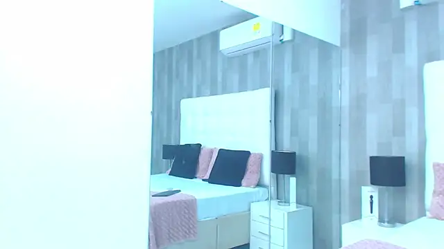 LeahMillerr's Live XXX Chat