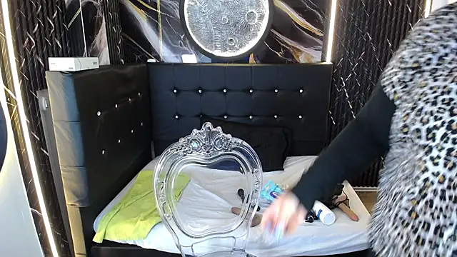 Bruja__Scarlata's Webcam Show