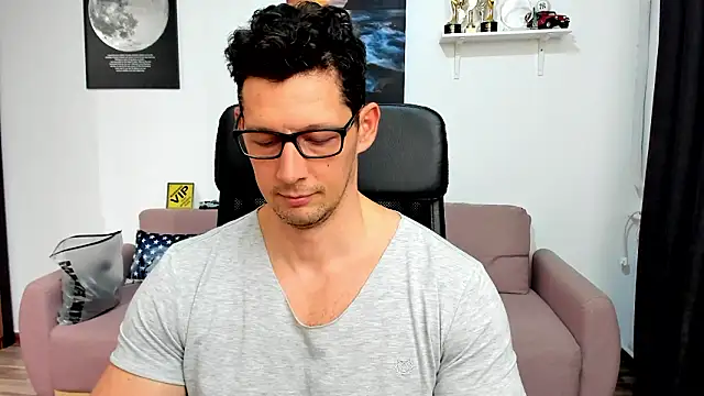 BrutusK08 élő XXX-chatje