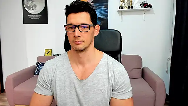 BrutusK08's Live XXX Chat