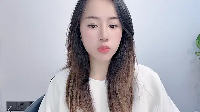 chloe-01's Live XXX Chat