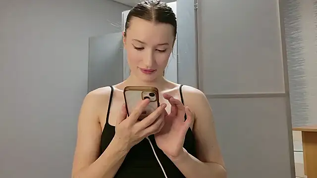 Larisa_Craft Chat XXX in diretta