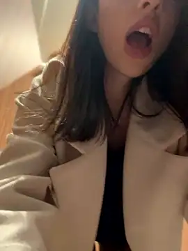 YeaLinaのライブXXXチャット