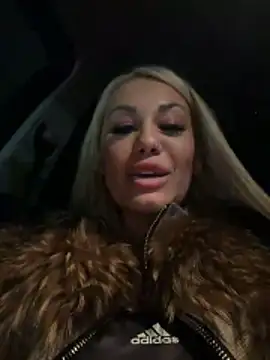 AlmaRusell's Live XXX Chat