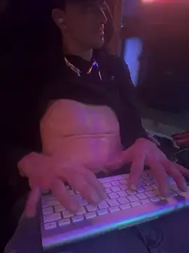 Polaroid_White's Live XXX Chat