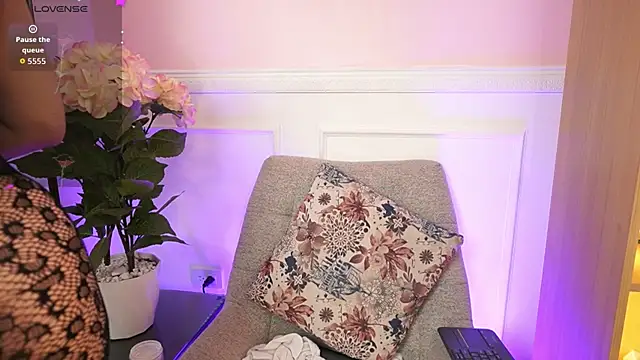 MilaCrave's Live XXX Chat