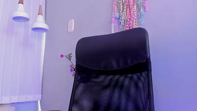 Chat +18 de Lilo_Rose ao vivo