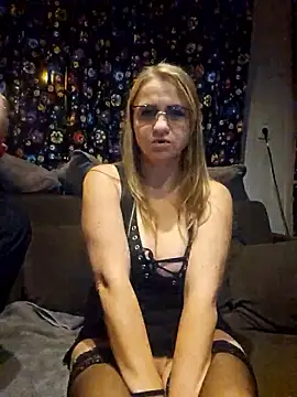 BLONDKICIA1's Live XXX Chat