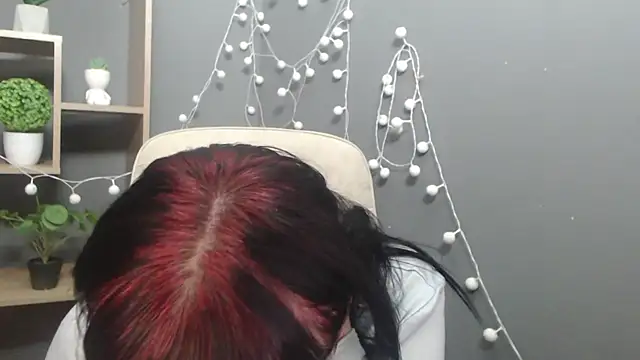 NinaFlawlees' Live XXX Chat