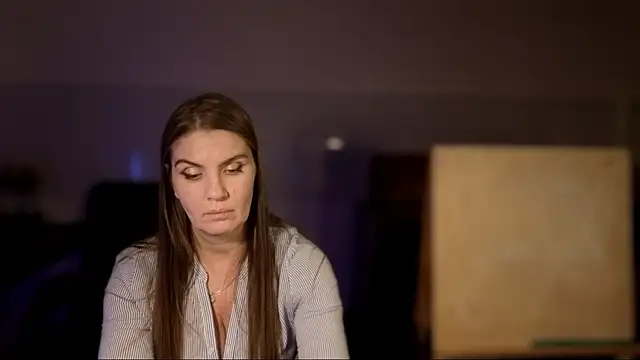 NoNudeElie's Live XXX Chat