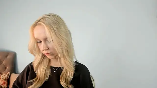 Онлайн чат XXX LatrinaNivala