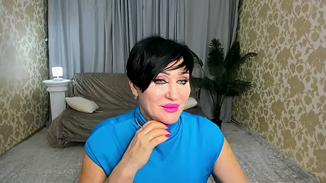 KiraTempt's Live XXX Chat