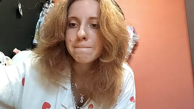 TiaraHenegan élő XXX-chatje