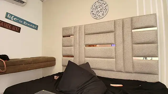 LittlePeach_'s Live XXX Chat