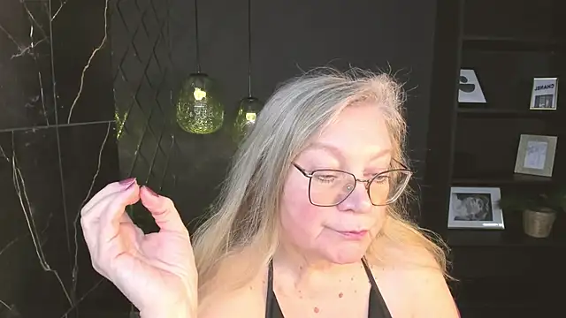 NataliMellow élő XXX-chatje