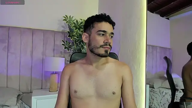 aries_unbound élő XXX-chatje