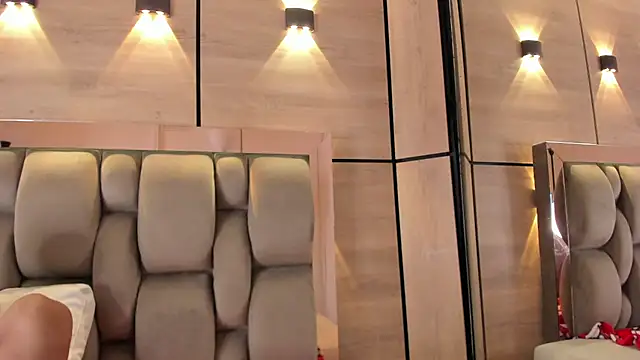 karol_lewiss' Live XXX Chat