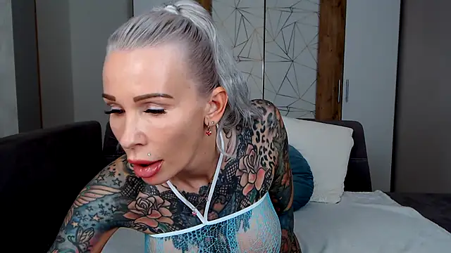 TallyHeart's Live XXX Chat