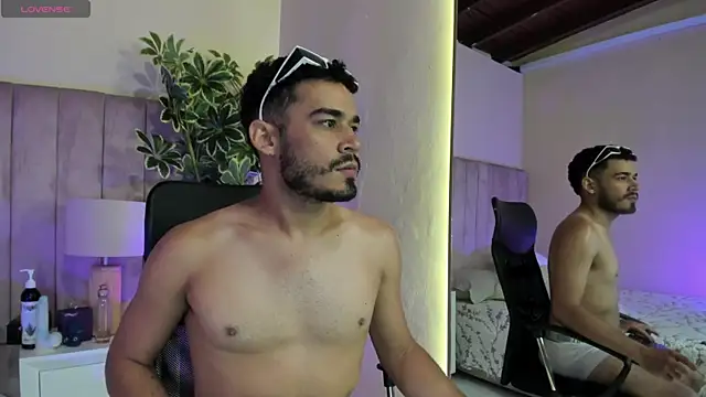 aries_unbound's Live XXX Chat