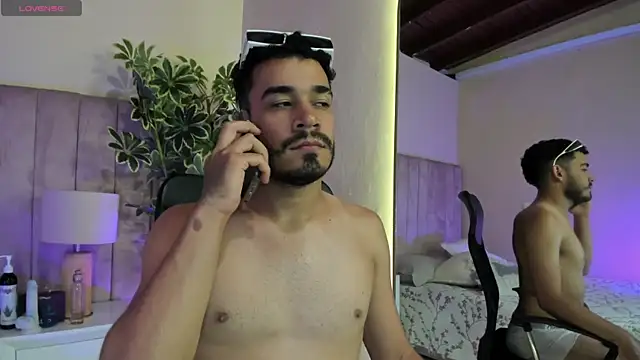 aries_unbound's Live XXX Chat