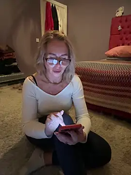 ElenabonyX's Live XXX Chat